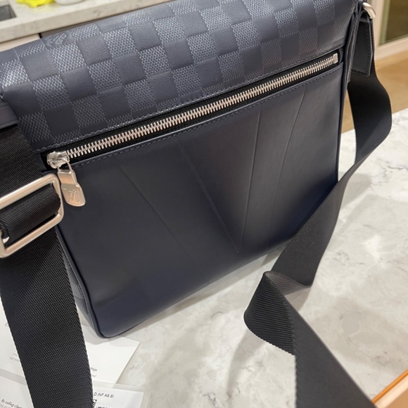Louis Vuitton Men’s cross body bag - Picture 5 of 12